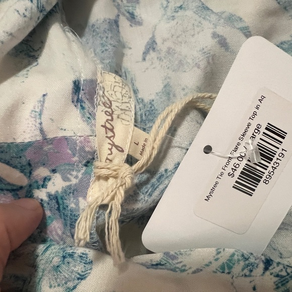 Mystree Tie-Front Wrap Top — Size Large — New With Tags blue white - Picture 7 of 8